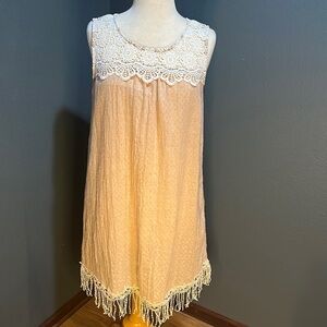 Sleeveless Lace accent dress
